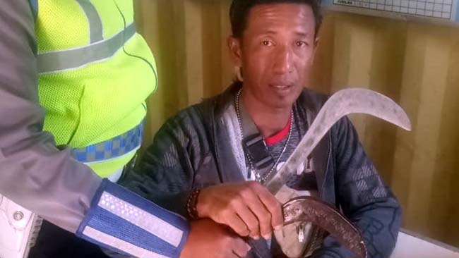 Ewer-ewer Sajam dan Sabu, Pria asal Probolinggo Diciduk Satlantas Polres Pasuruan