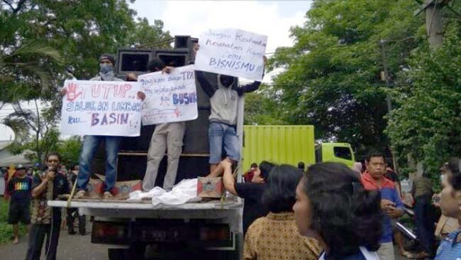 Ratusan Massa 3 Desa Demo di Komplek Pabrik Wonokoyo, Protes Pencemaran Limbah