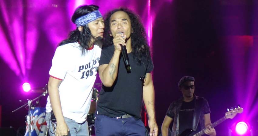 Slank, Jamrud dan Dewa Budjana Obati Rindu Ribuan Rocker Pasuruan