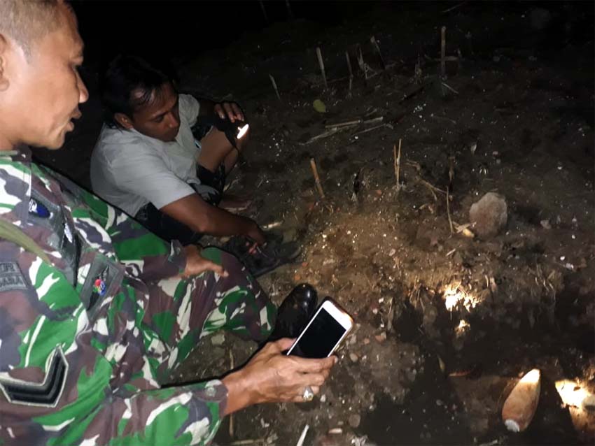 Berangkat ke Sawah, Mahrus Nemu Bom Mortir