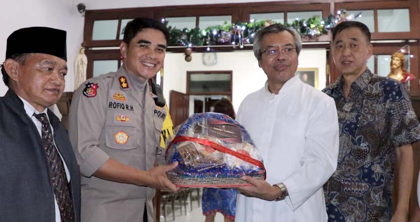 Bersama Forkopimda, Kapolres Pasuruan Sidak PAM Malam Natal