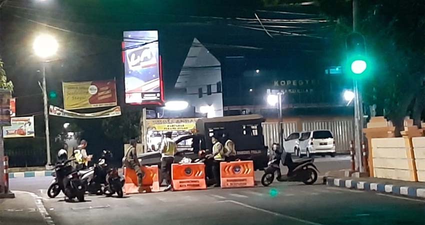 Polres Pasuruan Terapkan Tindakan Tegas Physical Distancing