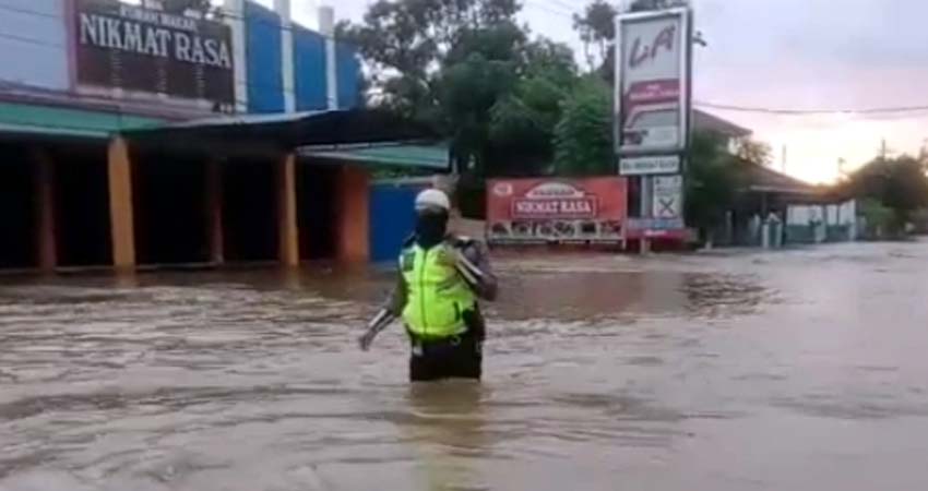 Raya Kraton Terendam Banjir, R4 Dialihkan ke Tol Gempol