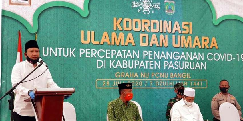 Bupati Pasuruan Irsyad Yusuf memberikan sambutan dihadapan para ulama dan umaro