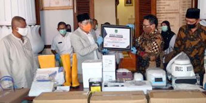 Bupati Pasuruan Menerima Bantuan Secara Simbolis dari PT.Sampoerna