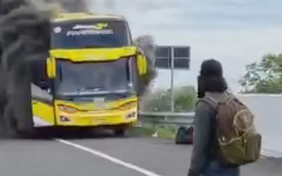 Bus Pariwisata Membawa 48 Penumpang Terbakar di Tol Pandaan - Malang
